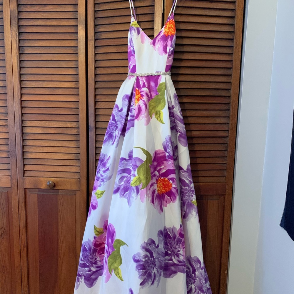 Prom dress *HAS POCKETS*
